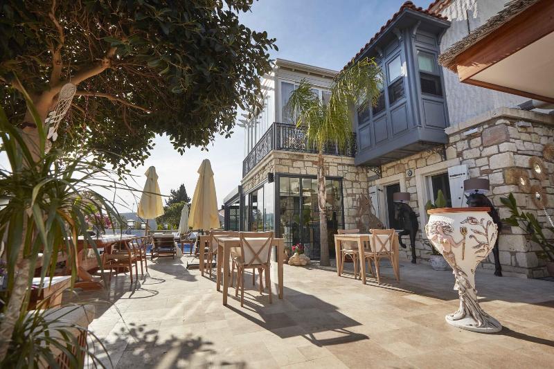 AlaBora Hotel - AlaÃ§atÄ± image