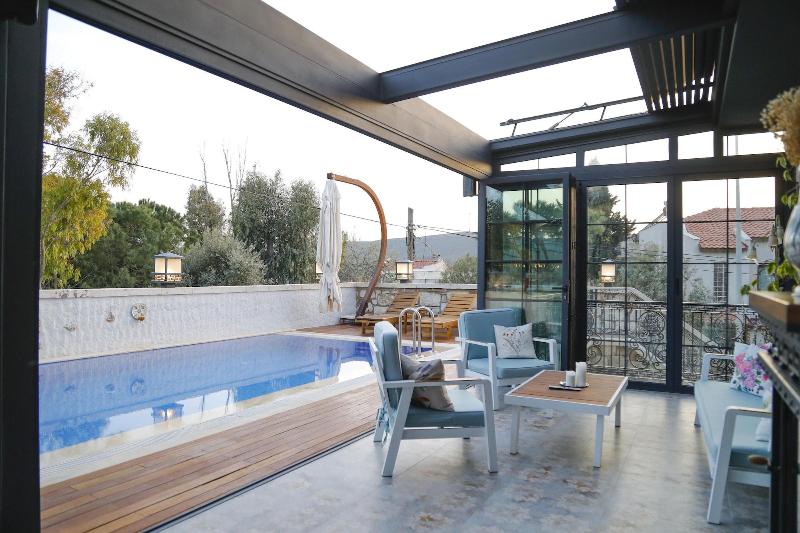 AlaBora Hotel - AlaÃ§atÄ± image