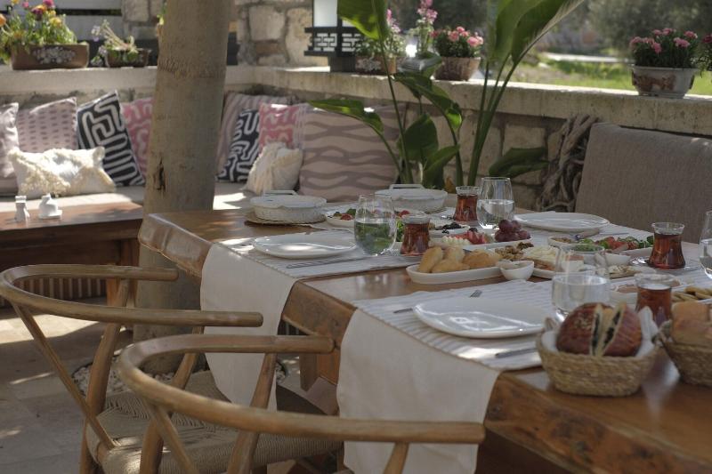 AlaBora Hotel - AlaÃ§atÄ± image