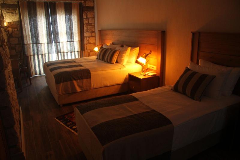 AlaBora Hotel - AlaÃ§atÄ± image
