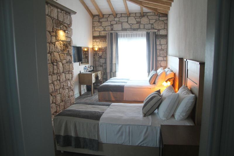 AlaBora Hotel - AlaÃ§atÄ± image