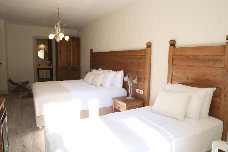 AlaBora Hotel - AlaÃ§atÄ± image