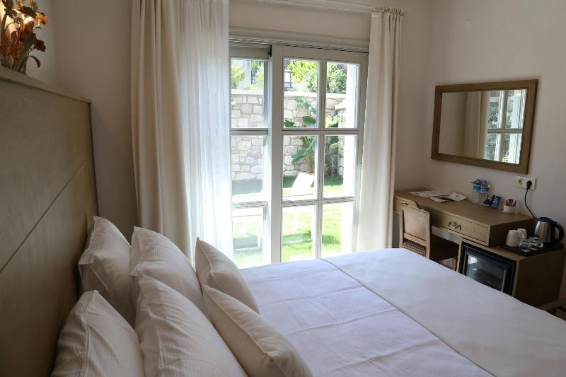 AlaBora Hotel - AlaÃ§atÄ± image