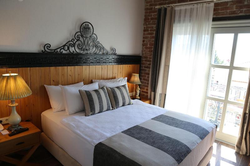 AlaBora Hotel - AlaÃ§atÄ± image