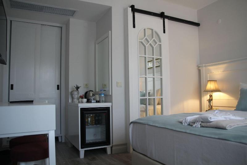 AlaBora Hotel - AlaÃ§atÄ± image