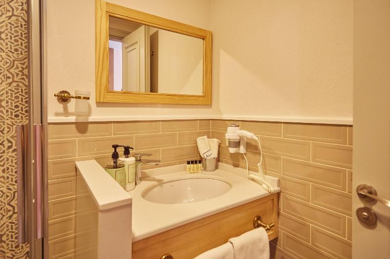 AlaBora Hotel - AlaÃ§atÄ± image