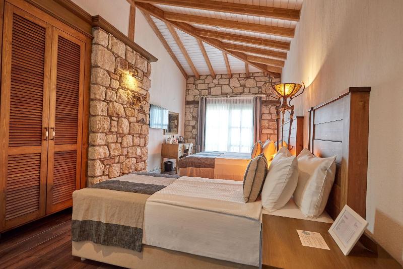AlaBora Hotel - AlaÃ§atÄ± image