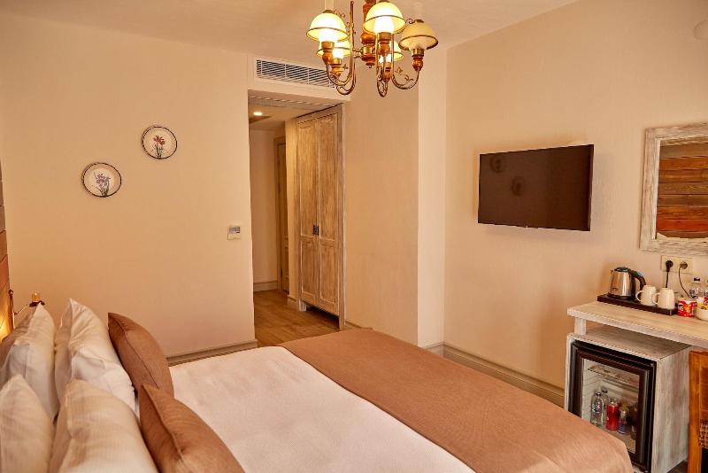 AlaBora Hotel - AlaÃ§atÄ± image