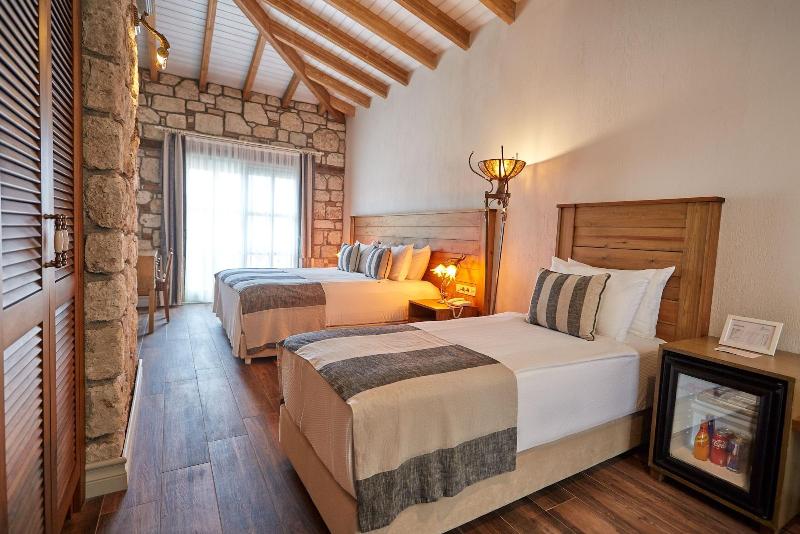 AlaBora Hotel - AlaÃ§atÄ± image