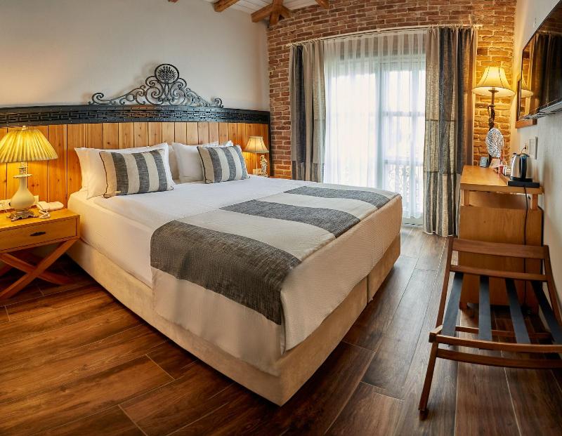 AlaBora Hotel - AlaÃ§atÄ± image