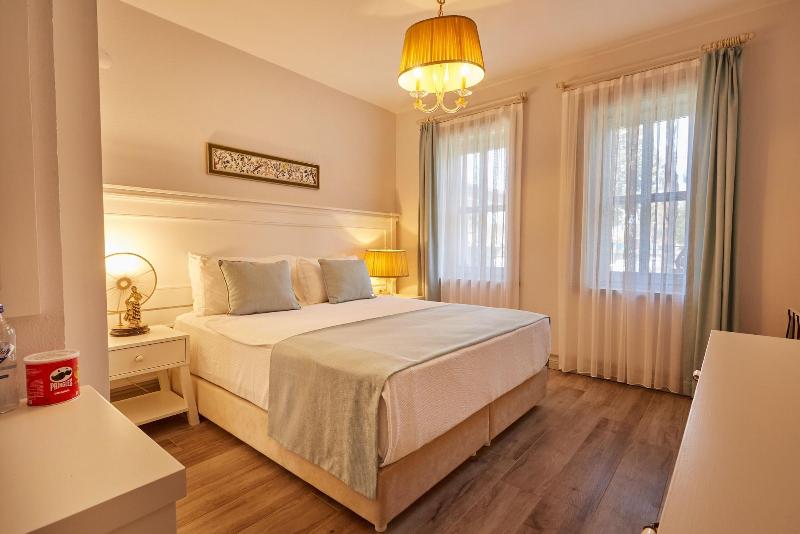 AlaBora Hotel - AlaÃ§atÄ± image