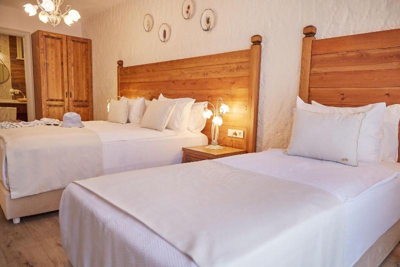 AlaBora Hotel - AlaÃ§atÄ± image