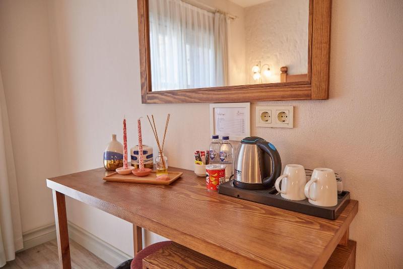 AlaBora Hotel - AlaÃ§atÄ± image