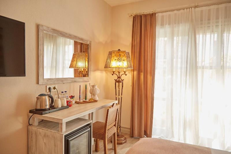 AlaBora Hotel - AlaÃ§atÄ± image