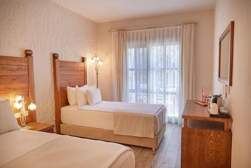 AlaBora Hotel - AlaÃ§atÄ± image