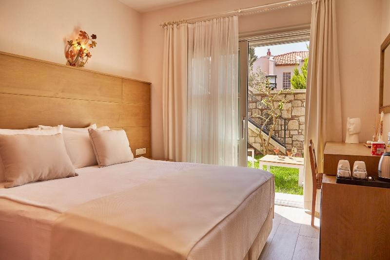 AlaBora Hotel - AlaÃ§atÄ± image