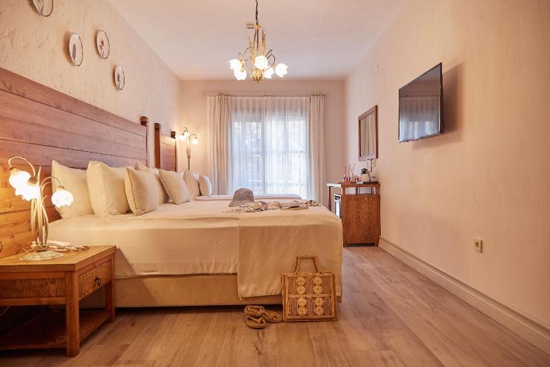 AlaBora Hotel - AlaÃ§atÄ± image