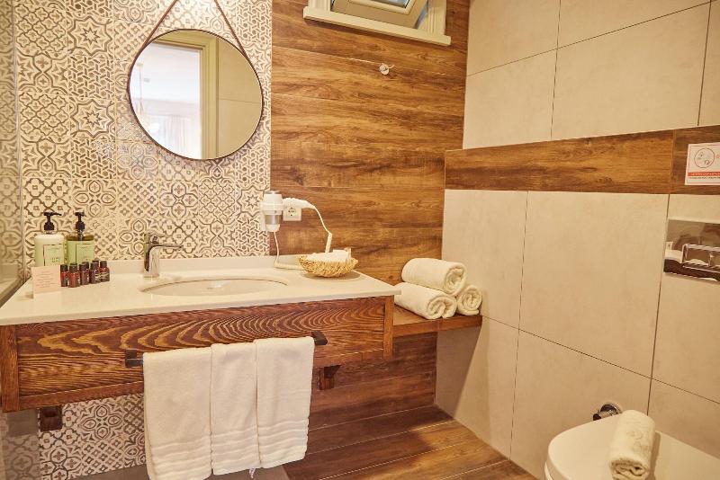 AlaBora Hotel - AlaÃ§atÄ± image