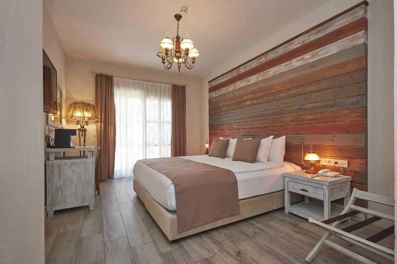 AlaBora Hotel - AlaÃ§atÄ± image
