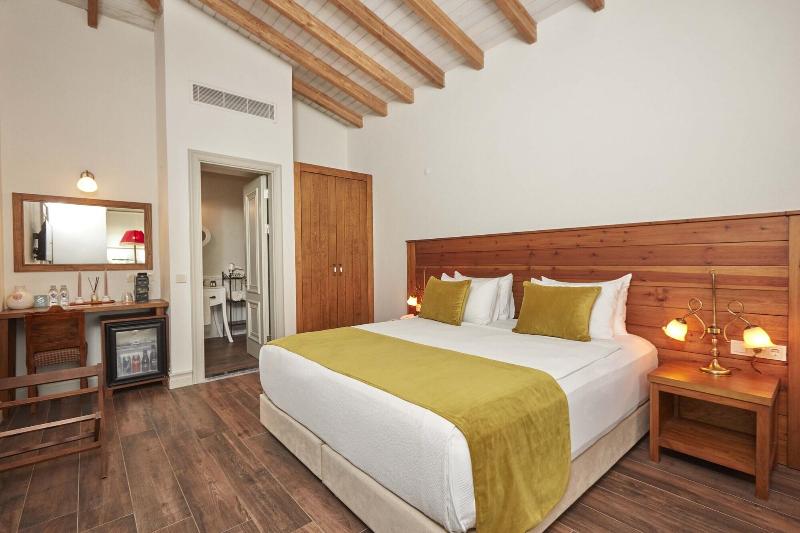 AlaBora Hotel - AlaÃ§atÄ± image