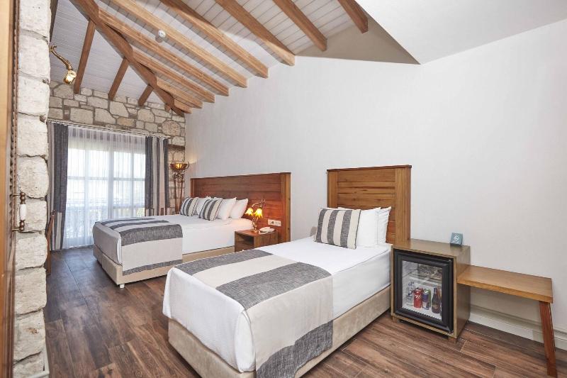 AlaBora Hotel - AlaÃ§atÄ± image