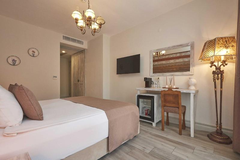 AlaBora Hotel - AlaÃ§atÄ± image