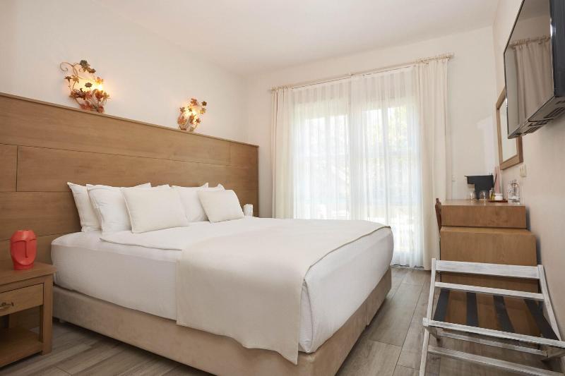 AlaBora Hotel - AlaÃ§atÄ± image