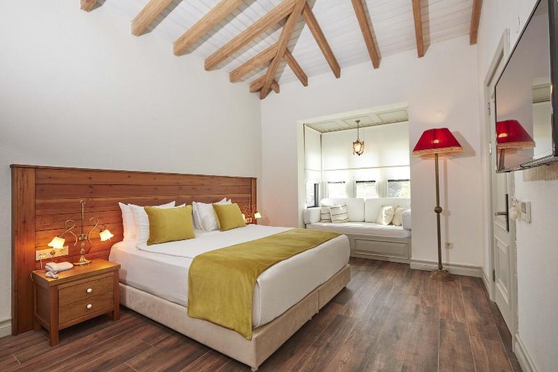 AlaBora Hotel - AlaÃ§atÄ± image