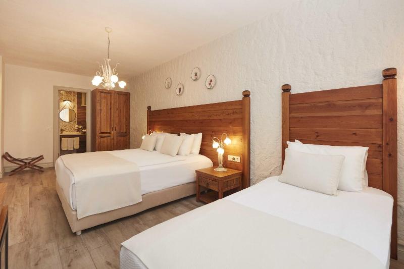 AlaBora Hotel - AlaÃ§atÄ± image