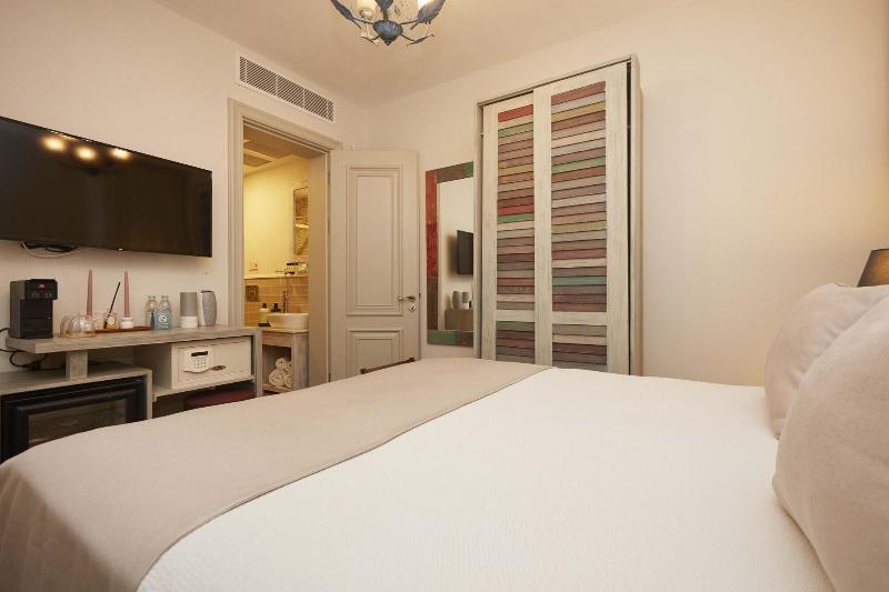 AlaBora Hotel - AlaÃ§atÄ± image