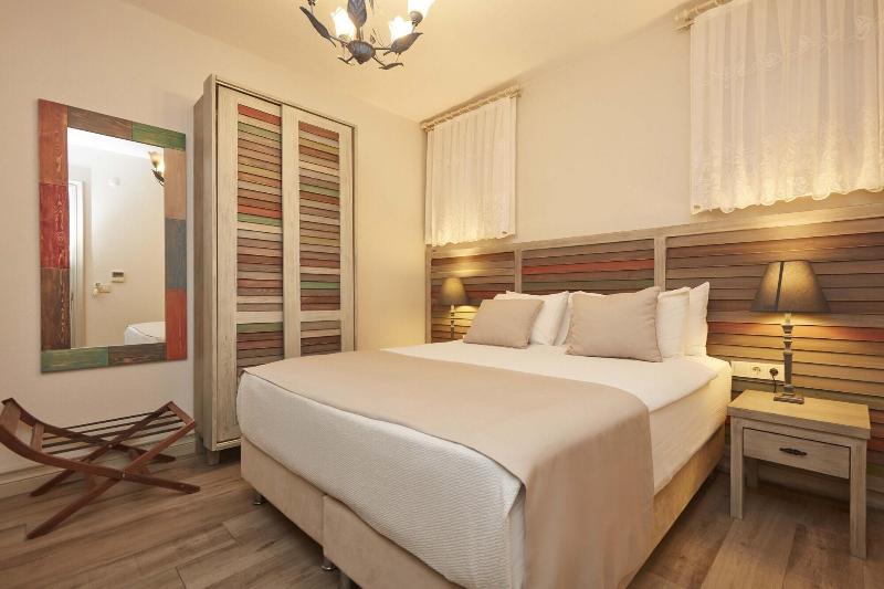 AlaBora Hotel - AlaÃ§atÄ± image