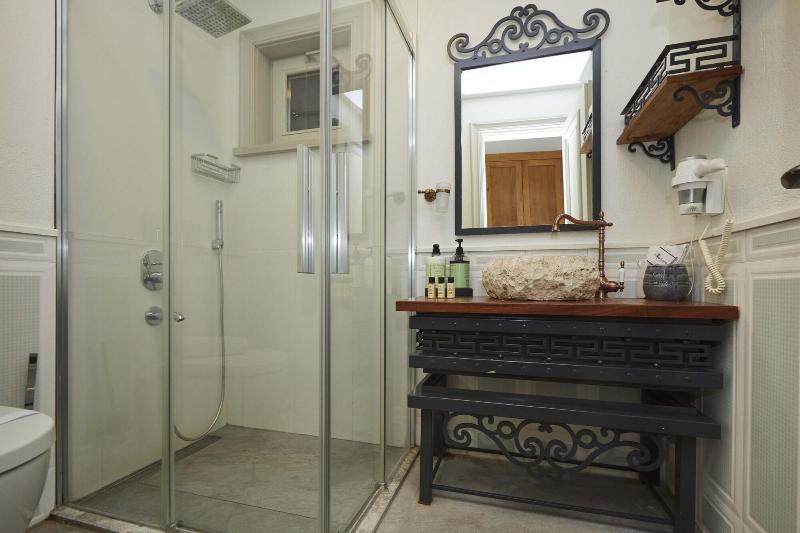 AlaBora Hotel - AlaÃ§atÄ± image