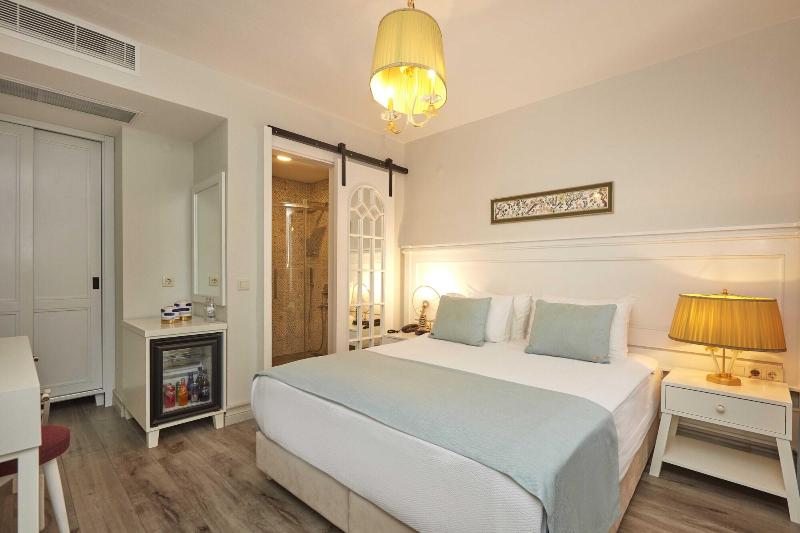 AlaBora Hotel - AlaÃ§atÄ± image