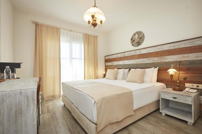 AlaBora Hotel - AlaÃ§atÄ± image
