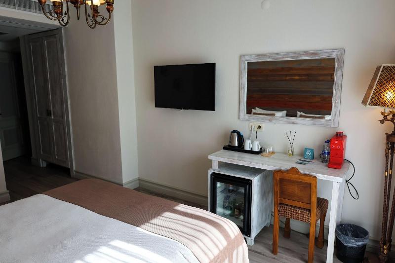 AlaBora Hotel - AlaÃ§atÄ± image