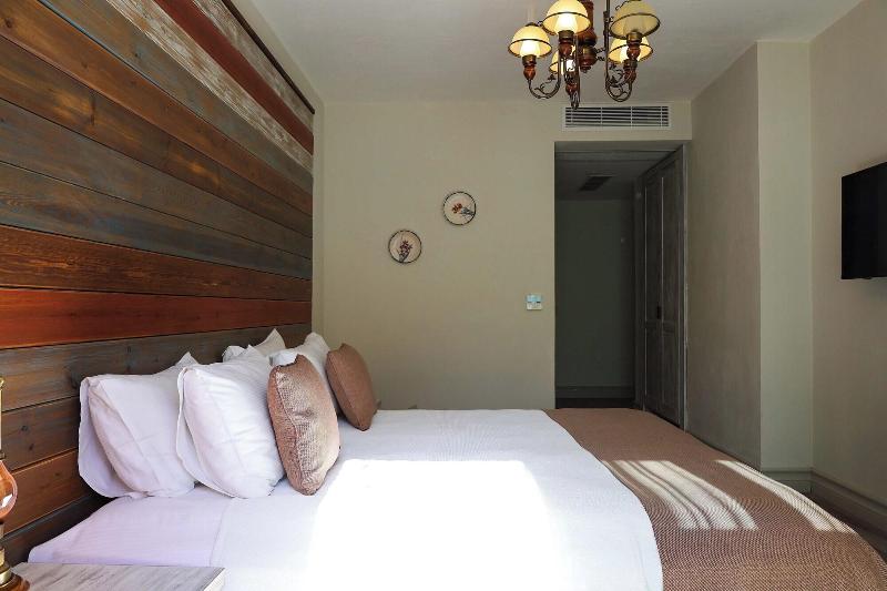 AlaBora Hotel - AlaÃ§atÄ± image