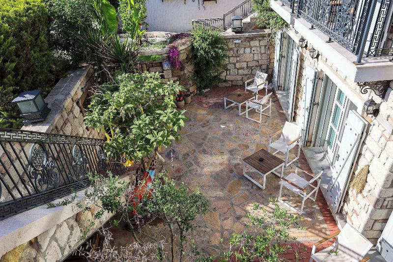AlaBora Hotel - AlaÃ§atÄ± image