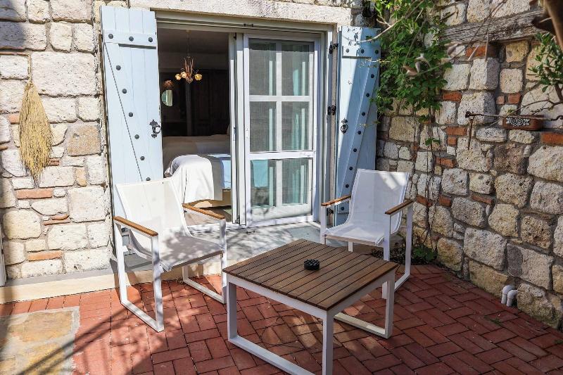 AlaBora Hotel - AlaÃ§atÄ± image