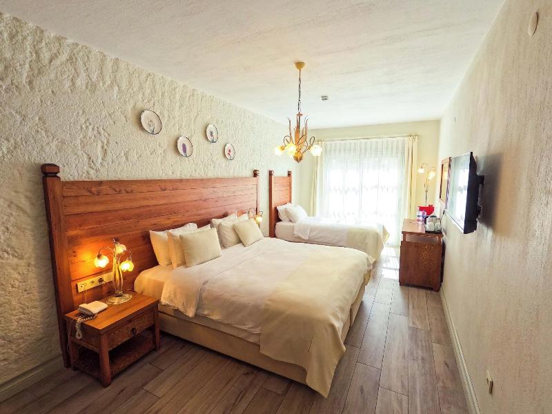 AlaBora Hotel - AlaÃ§atÄ± image