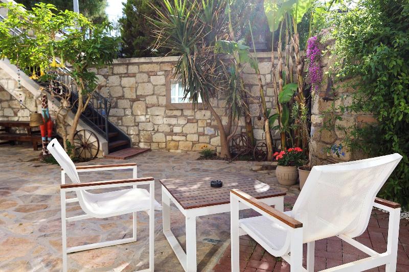 AlaBora Hotel - AlaÃ§atÄ± image