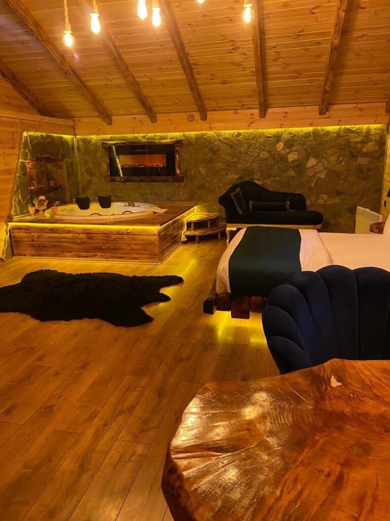 Hosdere Suit image