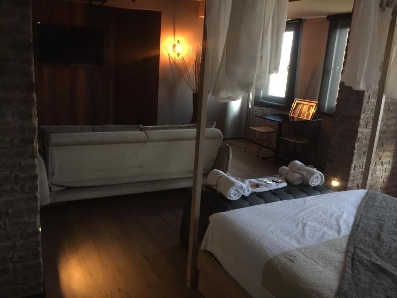 Lily Airport Otel image