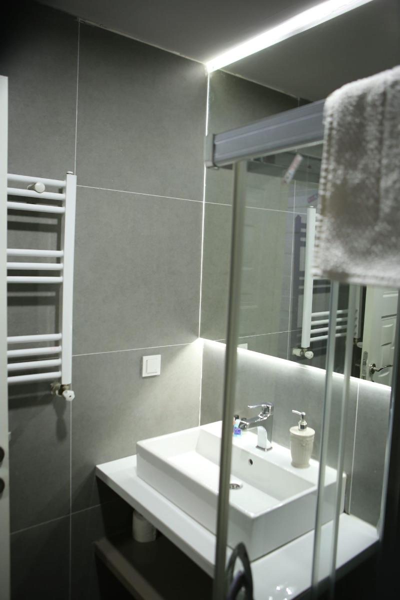 Lily Airport Otel image
