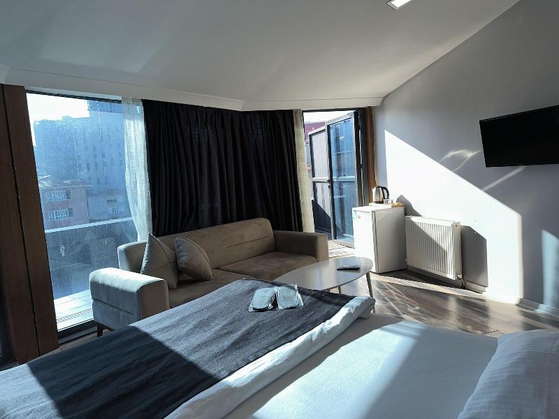 Plus Park Suite & Hotel image