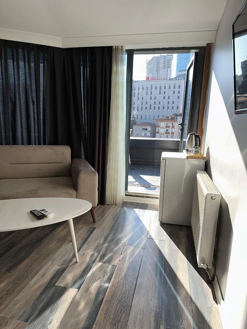 Plus Park Suite & Hotel image