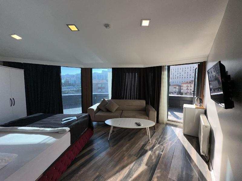 Plus Park Suite & Hotel image