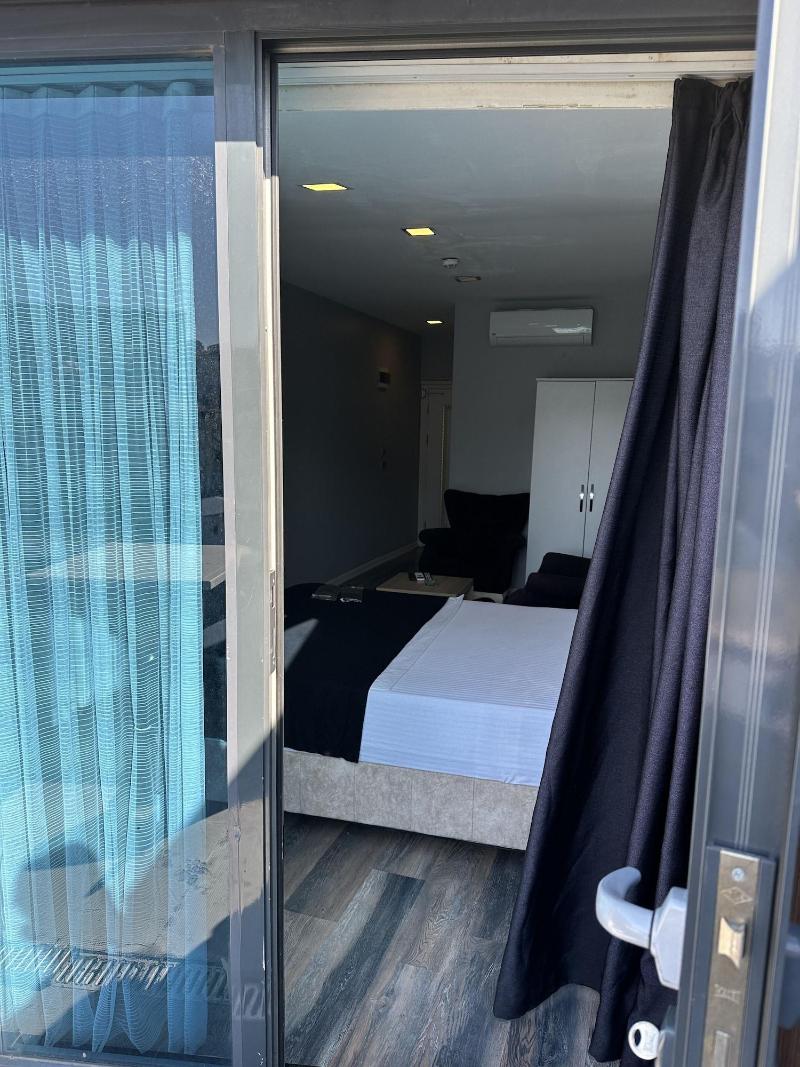Plus Park Suite & Hotel image