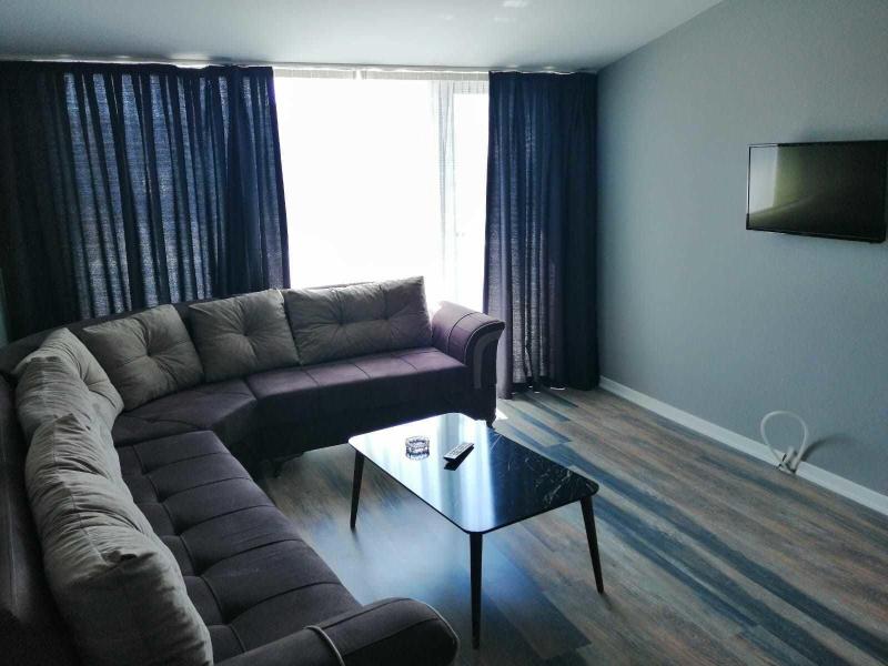 Plus Park Suite & Hotel image
