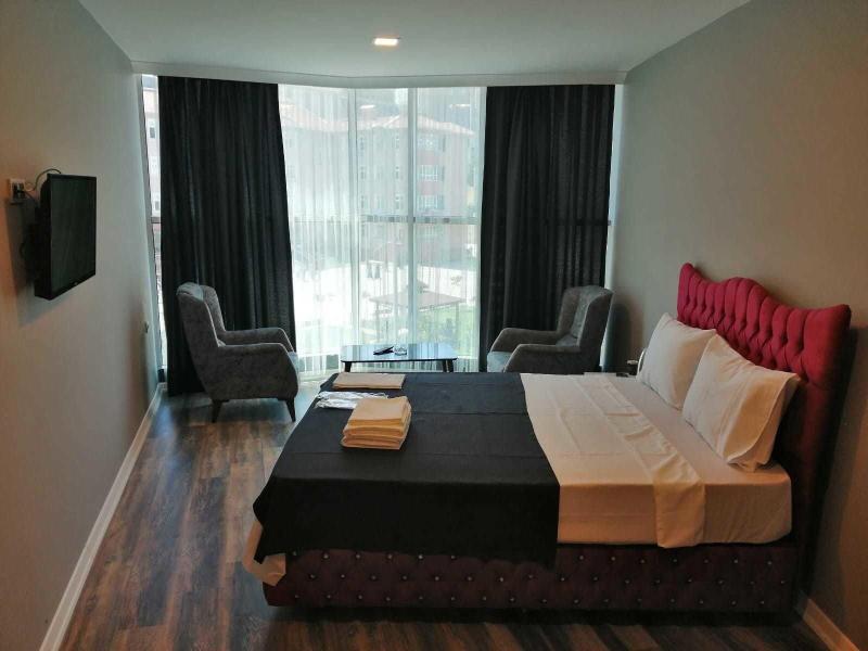 Plus Park Suite & Hotel image