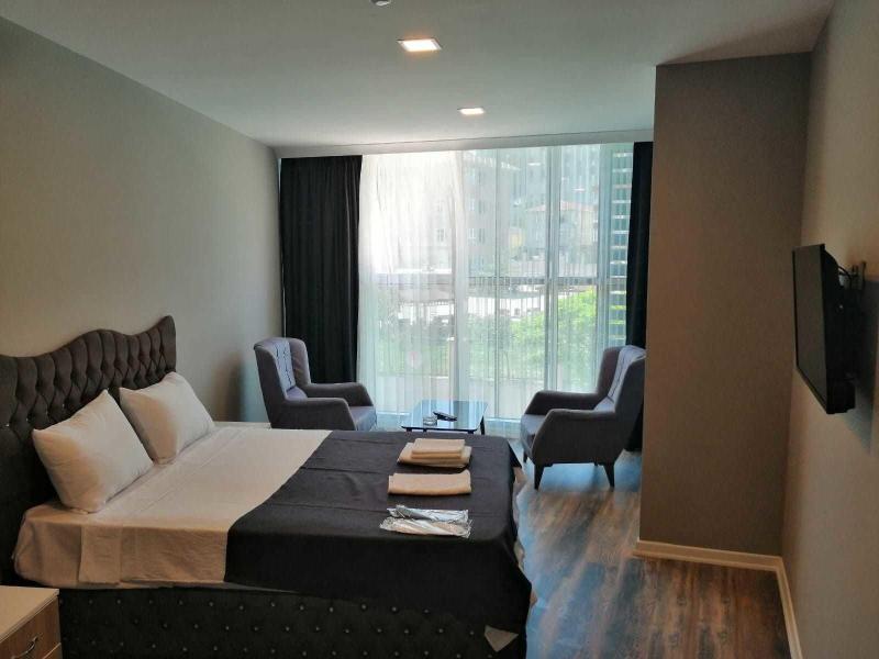 Plus Park Suite & Hotel image